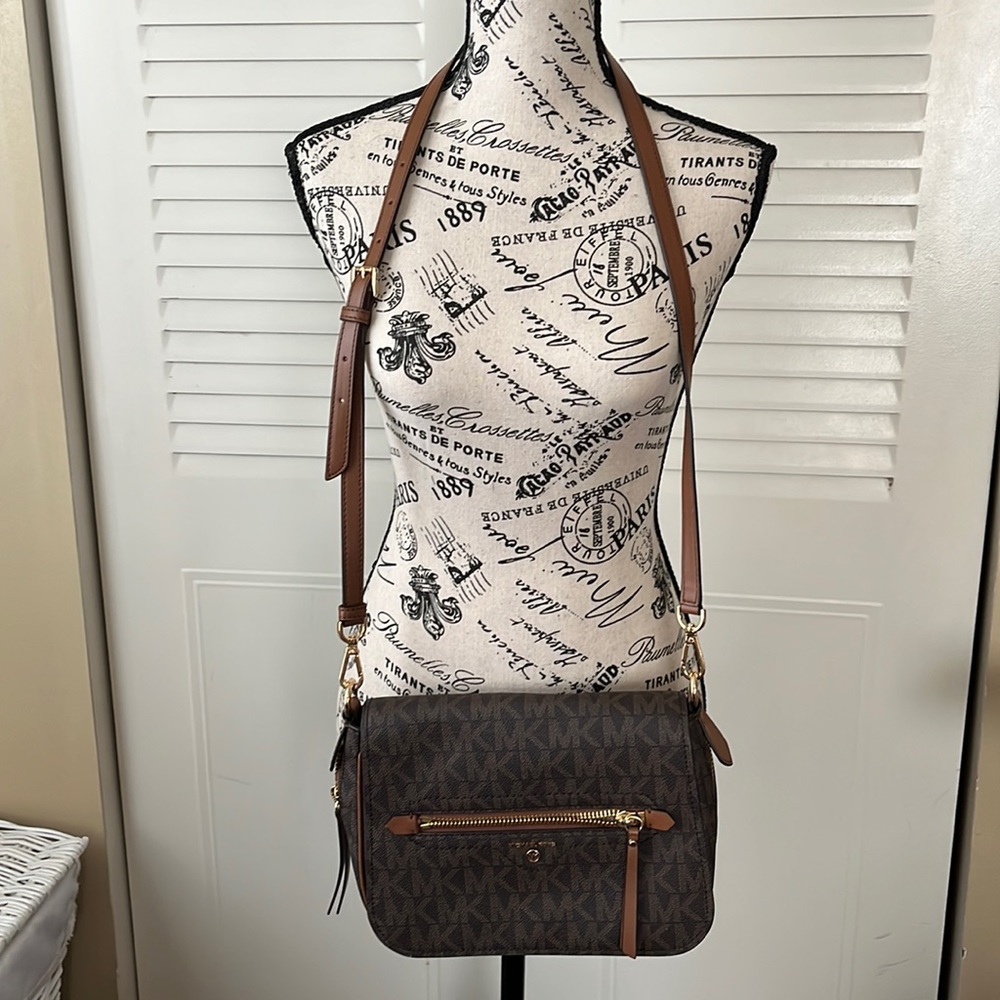 Michael Kors crossbody women bags.